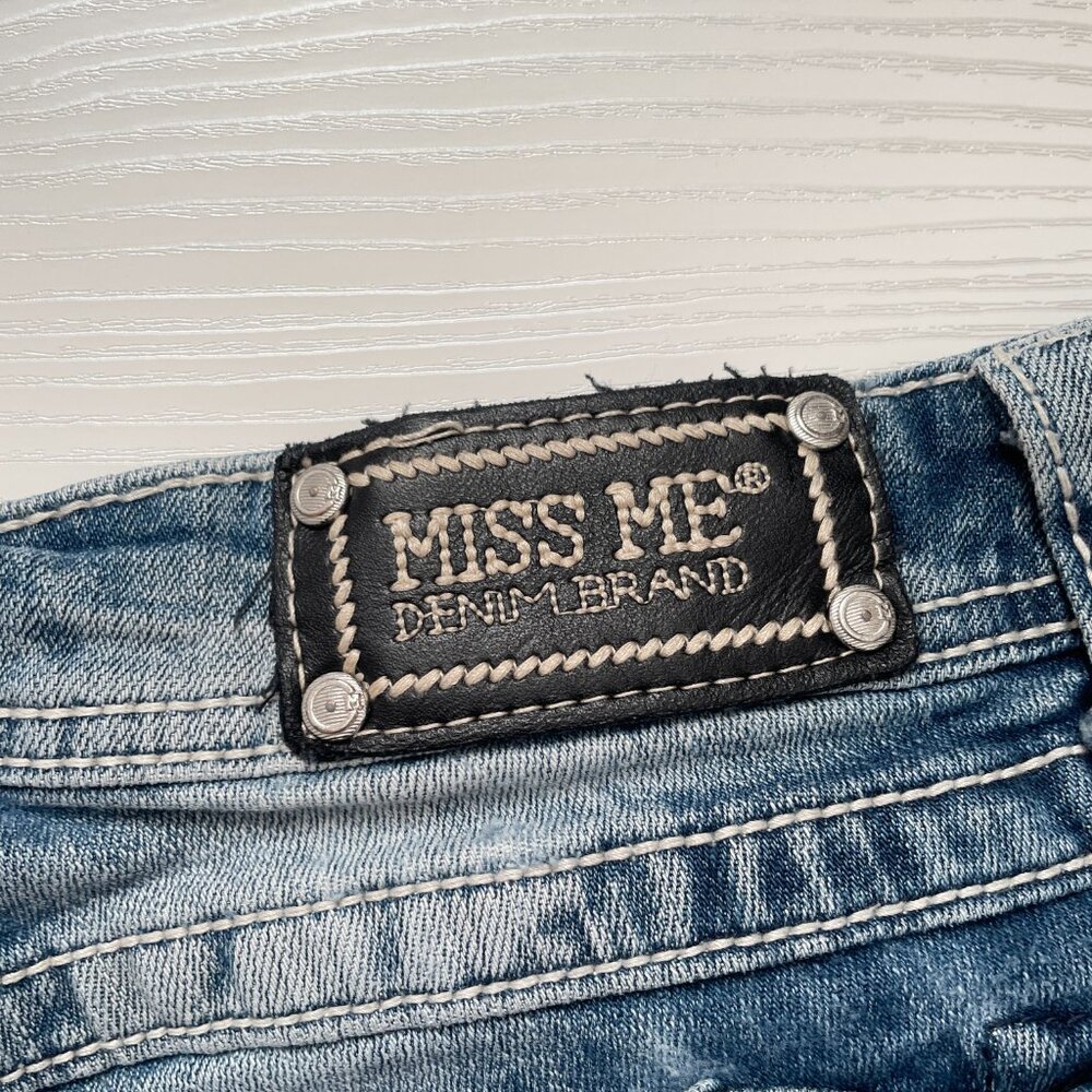 Miss Me Bling Bermuda Jean Shorts Size 33 Denim Cut Off Rhinestone Crystal Gem - Picture 6 of 10